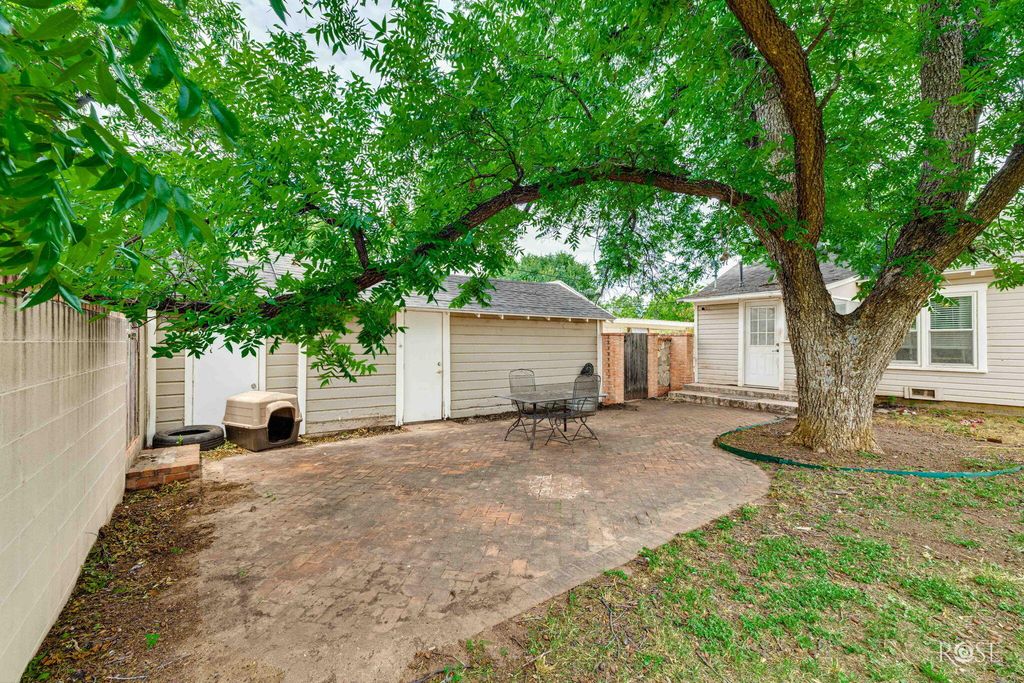 Image 23 of property listing at 315 N Jackson Street, San Angelo, TX 76901