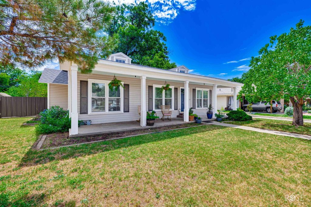 Image 4 of property listing at 315 N Jackson Street, San Angelo, TX 76901