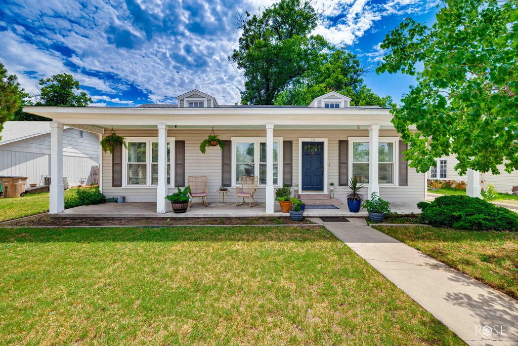 Image 5 of property listing at 315 N Jackson Street, San Angelo, TX 76901
