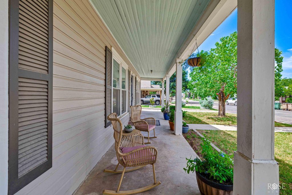 Image 6 of property listing at 315 N Jackson Street, San Angelo, TX 76901