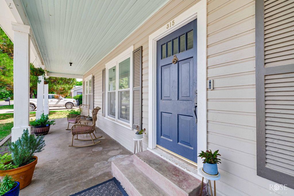 Image 7 of property listing at 315 N Jackson Street, San Angelo, TX 76901
