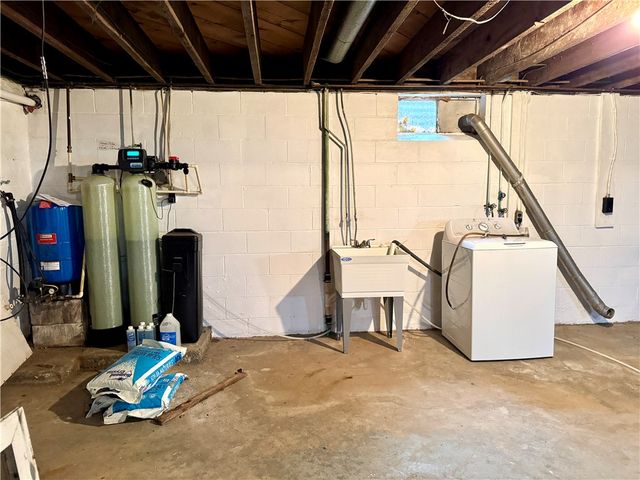 260 Simon Dr, Summit Twp, PA 16002