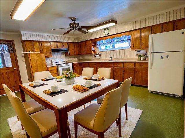 260 Simon Dr, Summit Twp, PA 16002