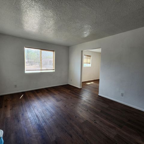 325 Tennessee Street NE, Albuquerque, NM 87108