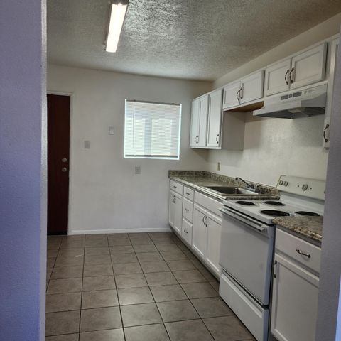 325 Tennessee Street NE, Albuquerque, NM 87108