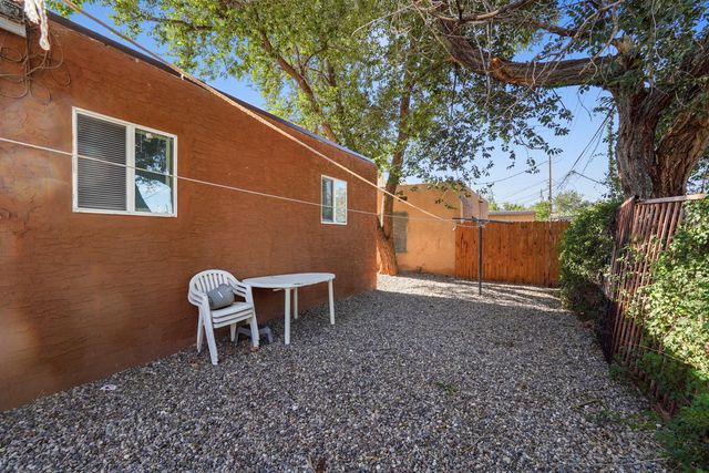 325 Tennessee Street NE, Albuquerque, NM 87108