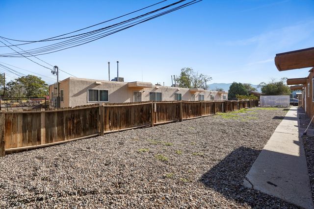 325 Tennessee Street NE, Albuquerque, NM 87108