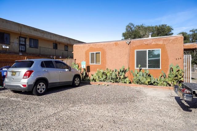 325 Tennessee Street NE, Albuquerque, NM 87108
