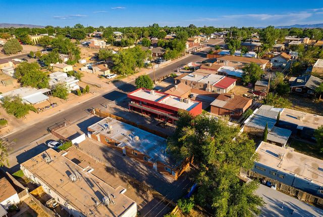 325 Tennessee Street NE, Albuquerque, NM 87108