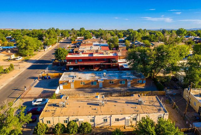 325 Tennessee Street NE, Albuquerque, NM 87108