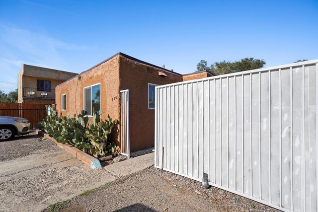 325 Tennessee Street NE, Albuquerque, NM 87108