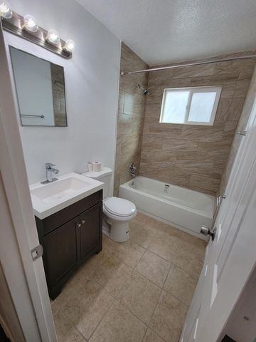 325 Tennessee Street NE, Albuquerque, NM 87108