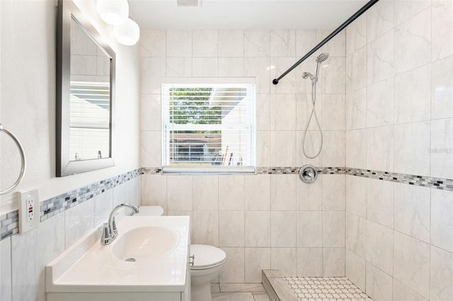 1901 E SHADOWLAWN AVENUE, Tampa, FL 33610