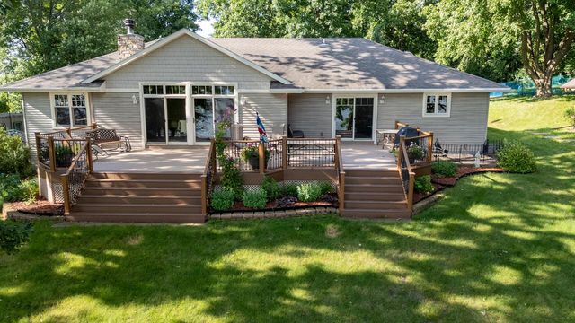 W10817 Blackhawk TRAIL, Fox Lake, WI 53933