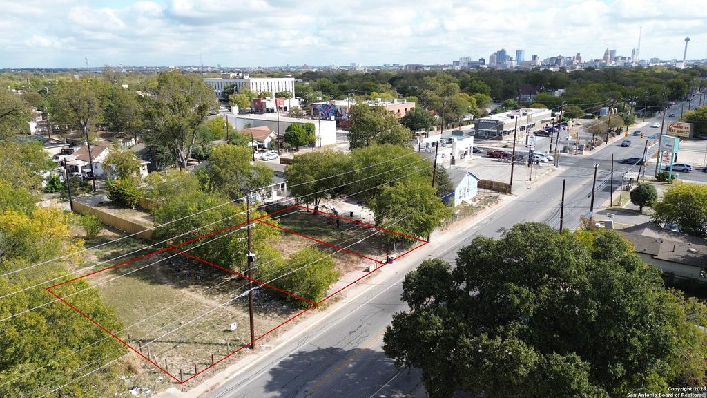 3 LOTS ON Guadalupe St, San Antonio, TX 78207