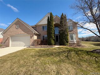 143 Easton Drive, South Lyon, MI 48178