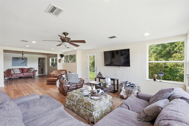 2814 W HUMPHREY STREET, Tampa, FL 33614