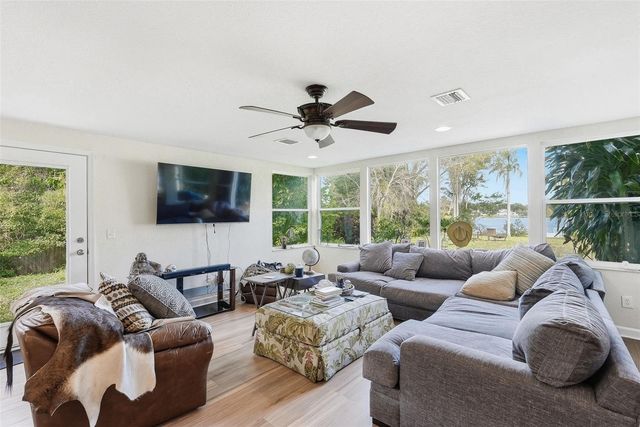 2814 W HUMPHREY STREET, Tampa, FL 33614