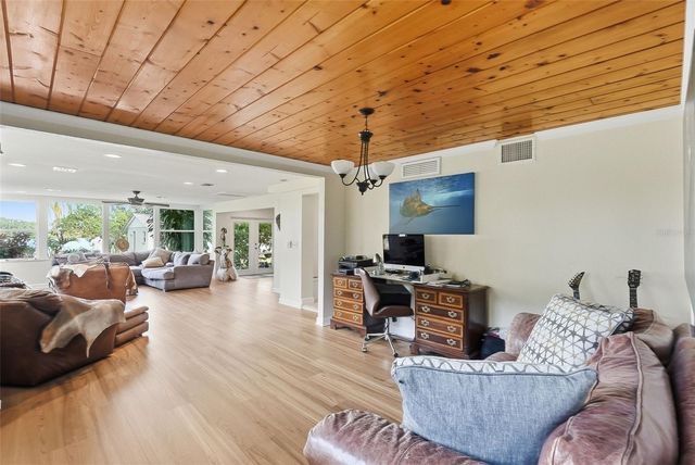 2814 W HUMPHREY STREET, Tampa, FL 33614