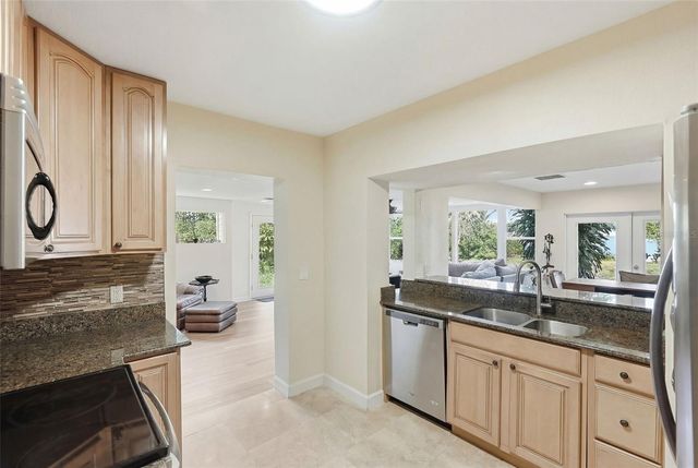 2814 W HUMPHREY STREET, Tampa, FL 33614