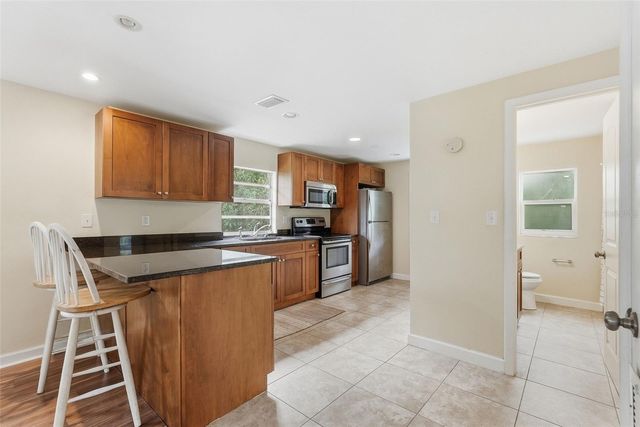 2814 W HUMPHREY STREET, Tampa, FL 33614