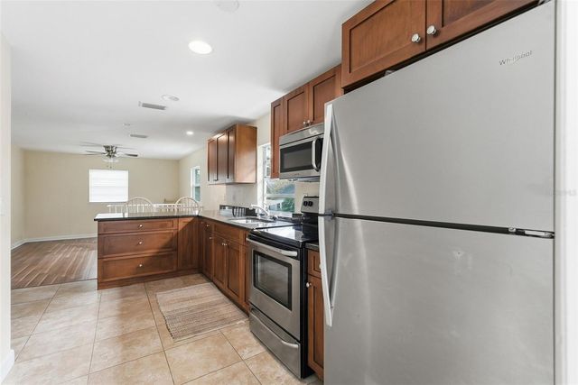 2814 W HUMPHREY STREET, Tampa, FL 33614