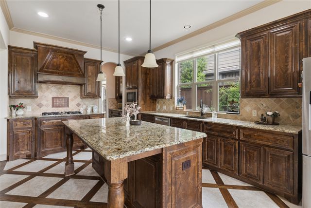 8212 OAKWOOD, Plano, TX 75024