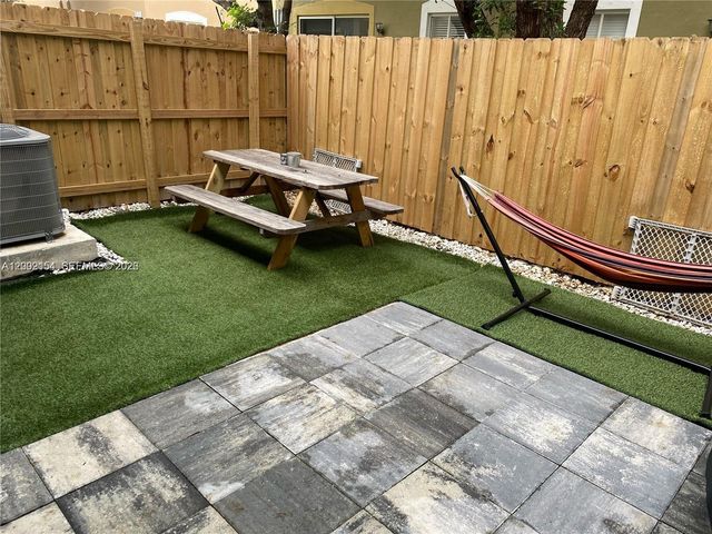 1030 SE 23rd Ter 1030, Homestead, FL 33035