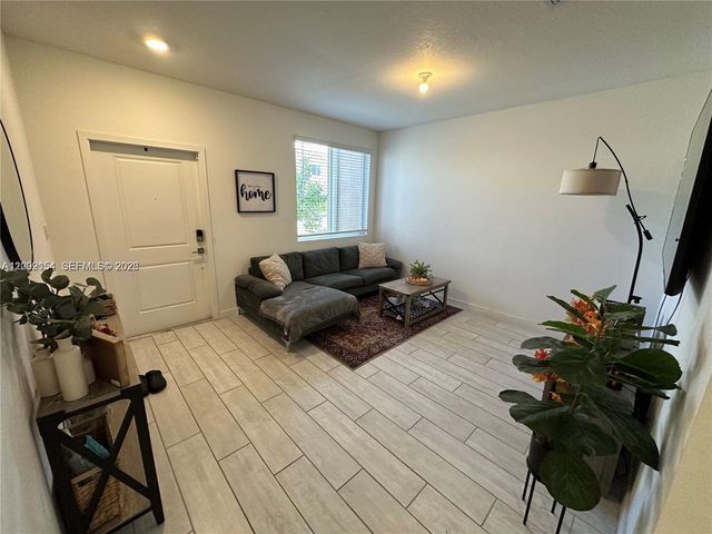 1030 SE 23rd Ter 1030, Homestead, FL 33035