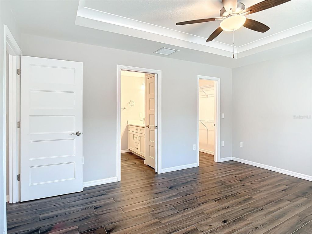 Image 19 of property listing at 11177 CHALET AVENUE, Englewood, FL 34224