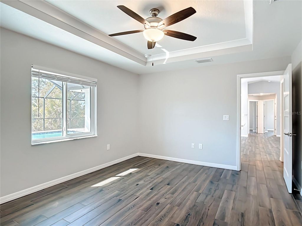 Image 21 of property listing at 11177 CHALET AVENUE, Englewood, FL 34224