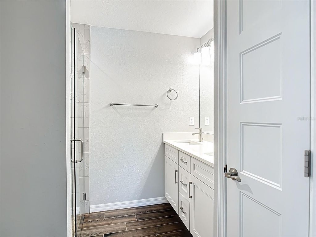 Image 22 of property listing at 11177 CHALET AVENUE, Englewood, FL 34224