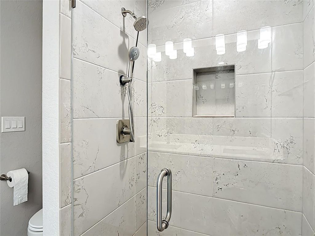 Image 25 of property listing at 11177 CHALET AVENUE, Englewood, FL 34224