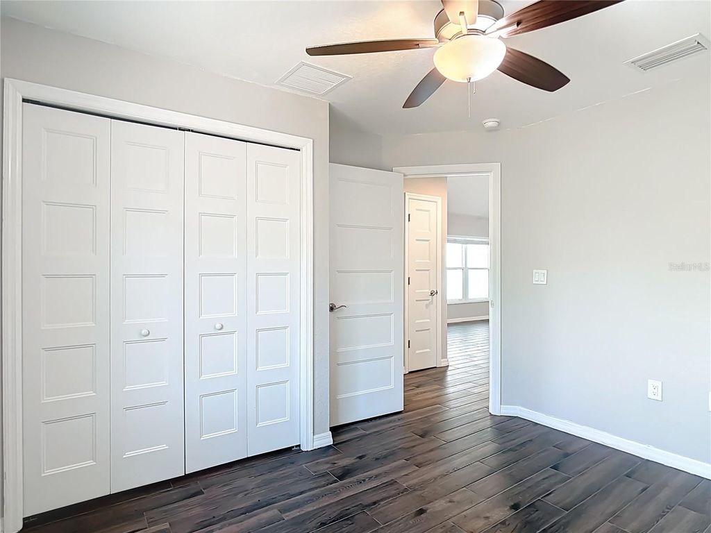 Image 29 of property listing at 11177 CHALET AVENUE, Englewood, FL 34224