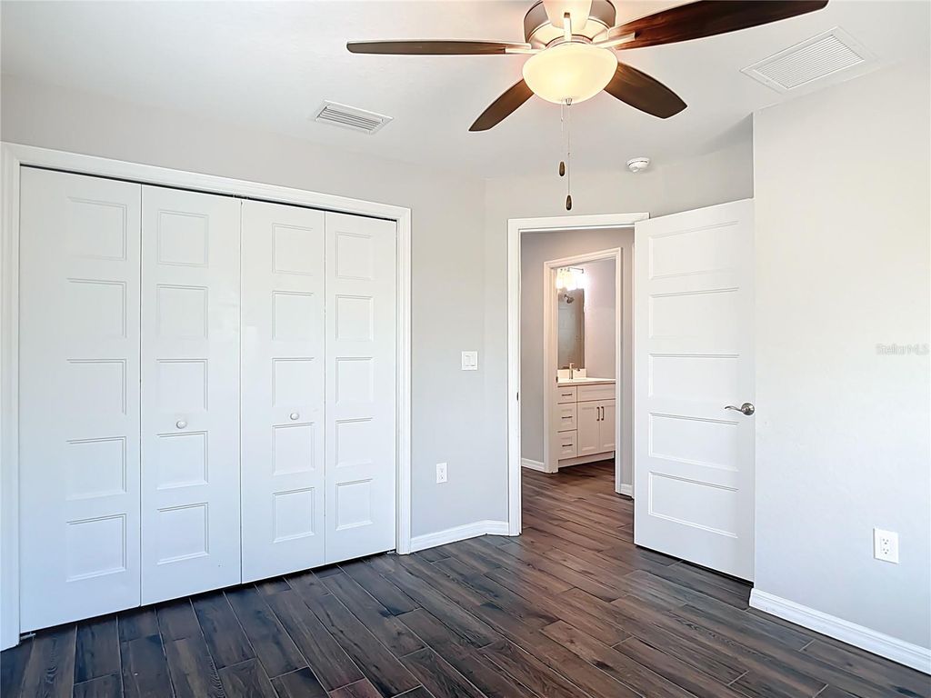 Image 31 of property listing at 11177 CHALET AVENUE, Englewood, FL 34224