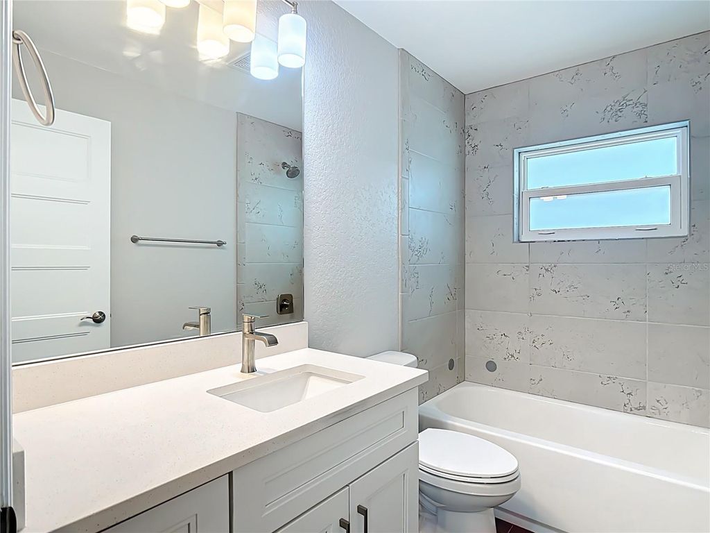 Image 32 of property listing at 11177 CHALET AVENUE, Englewood, FL 34224