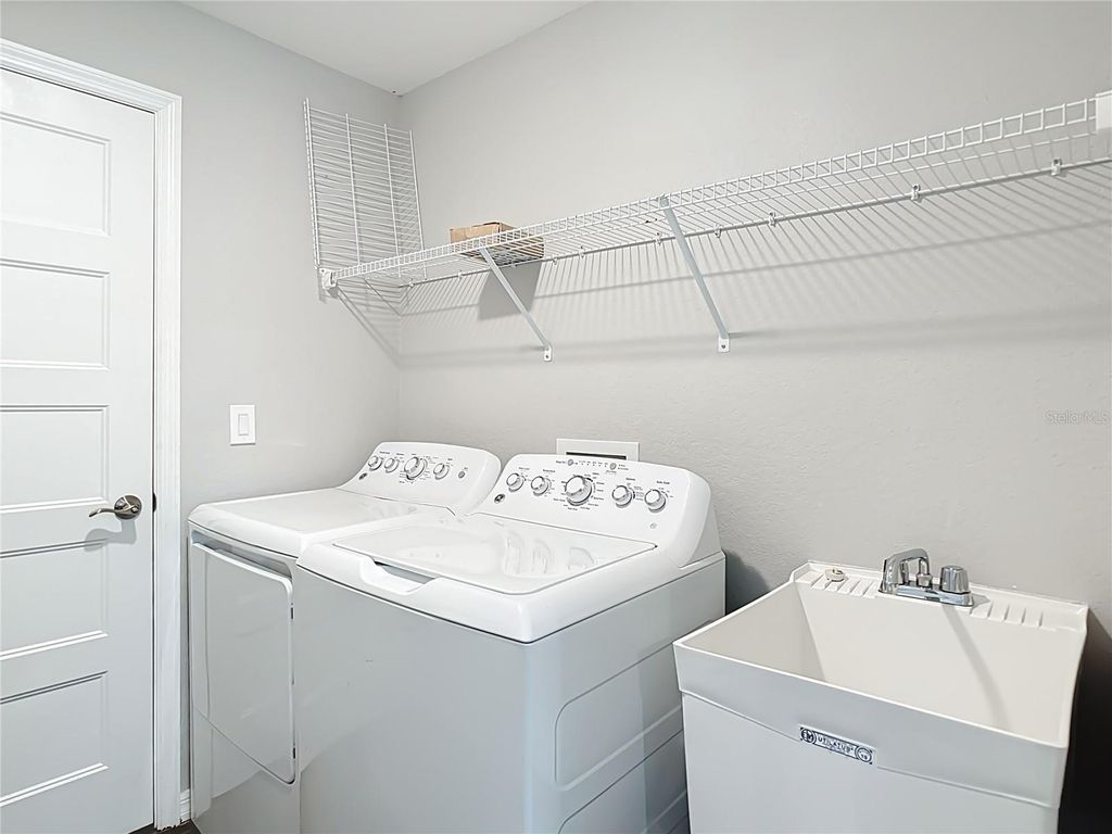 Image 34 of property listing at 11177 CHALET AVENUE, Englewood, FL 34224