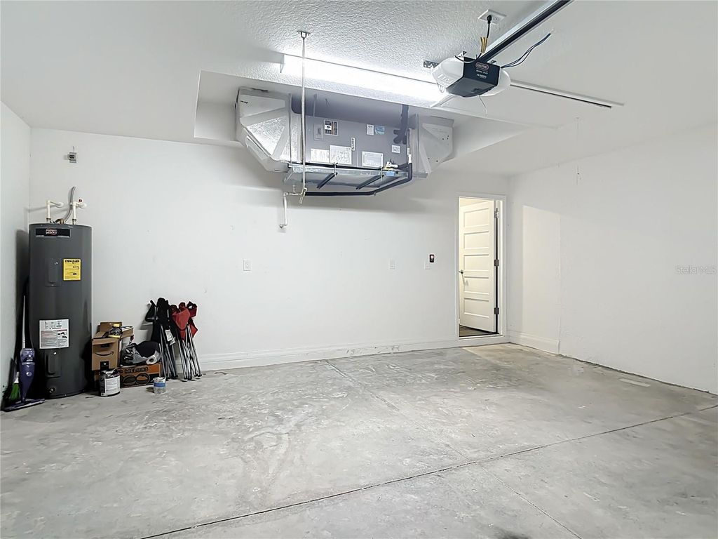 Image 36 of property listing at 11177 CHALET AVENUE, Englewood, FL 34224