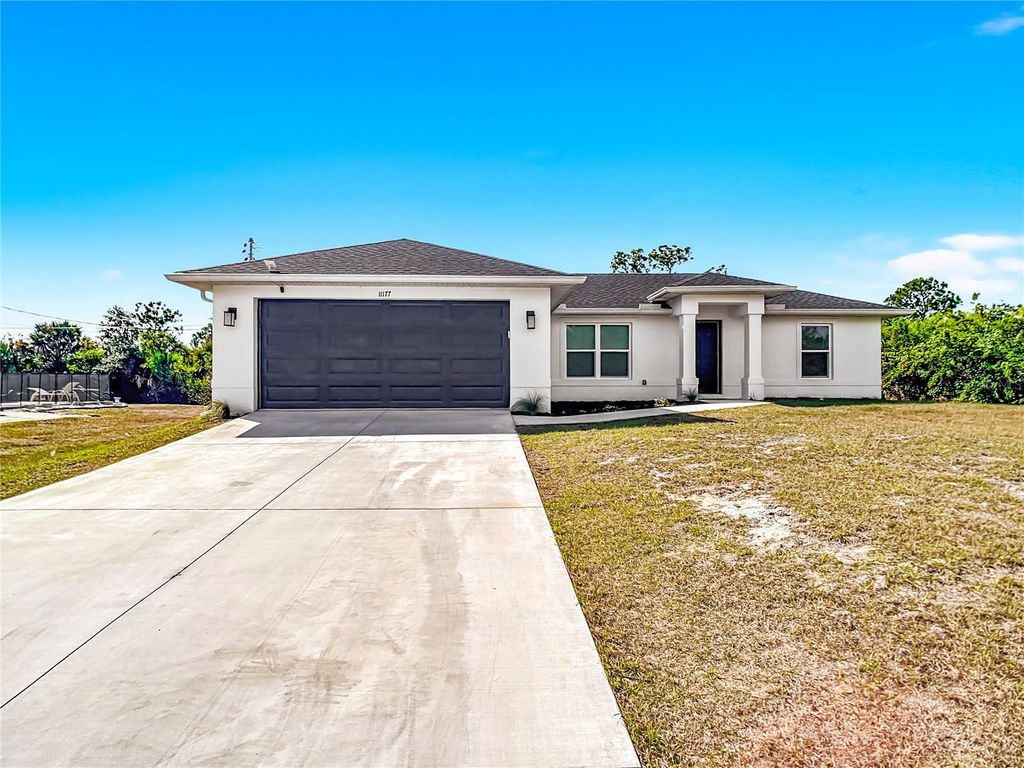 Image 5 of property listing at 11177 CHALET AVENUE, Englewood, FL 34224