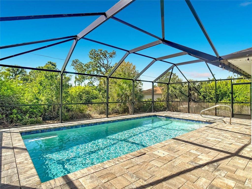 Image 41 of property listing at 11177 CHALET AVENUE, Englewood, FL 34224