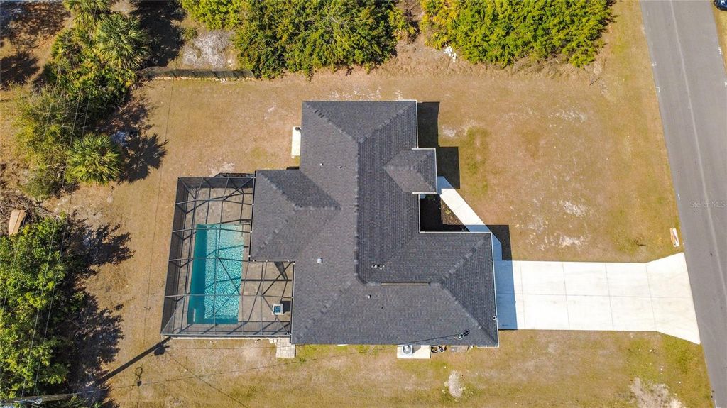 Image 46 of property listing at 11177 CHALET AVENUE, Englewood, FL 34224