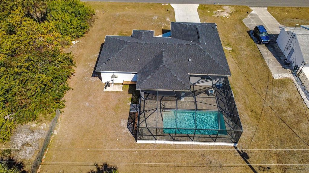 Image 47 of property listing at 11177 CHALET AVENUE, Englewood, FL 34224