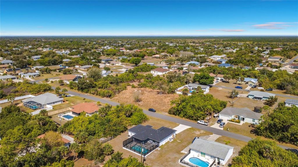 Image 53 of property listing at 11177 CHALET AVENUE, Englewood, FL 34224