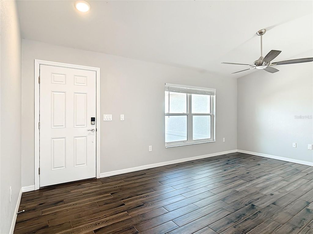 Image 7 of property listing at 11177 CHALET AVENUE, Englewood, FL 34224