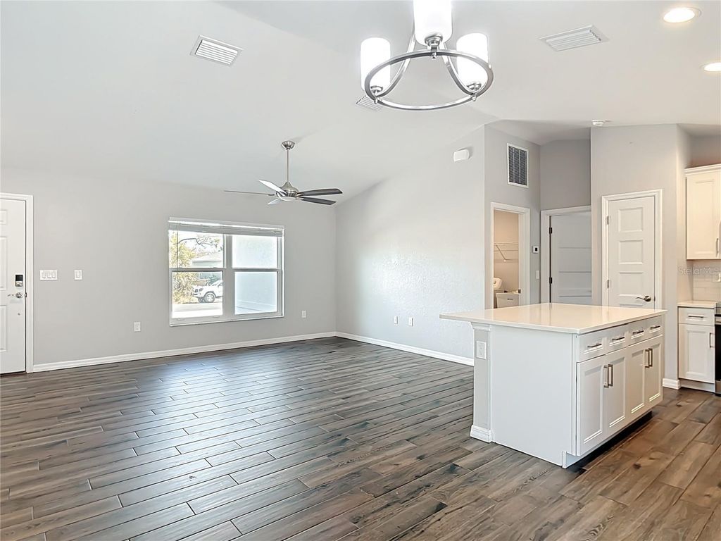 Image 10 of property listing at 11177 CHALET AVENUE, Englewood, FL 34224