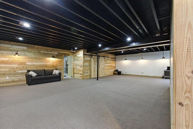 8431 Big Bend ROAD, Waterford, WI 53185