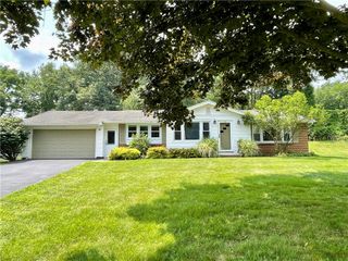 10 PineHill Drive, Perinton, NY 14534