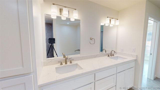 11767 Xander, Kingston, OK 73439