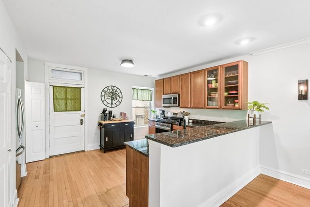 623 Washington Boulevard 3N, Oak Park, IL 60302