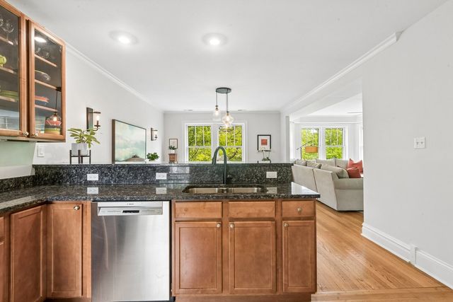 623 Washington Boulevard 3N, Oak Park, IL 60302
